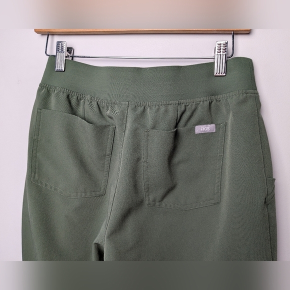COPY - FIGS Women's Zamora Jogger Scrub Pants size XS petite kaki green - Picture 9 of 16